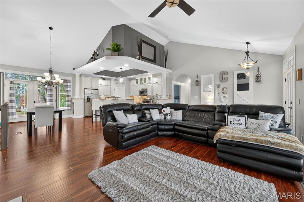 537 Oakbluff Court