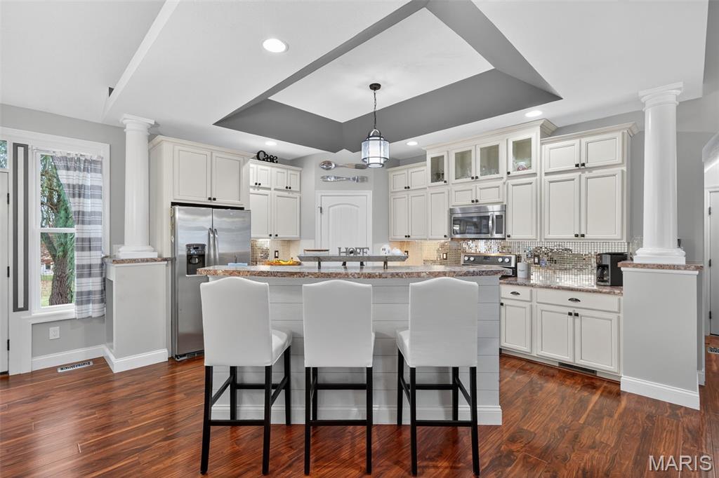 537 Oakbluff Court