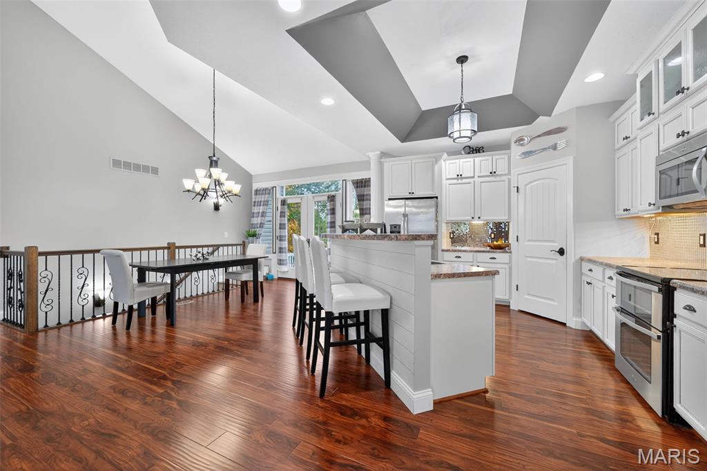 537 Oakbluff Court