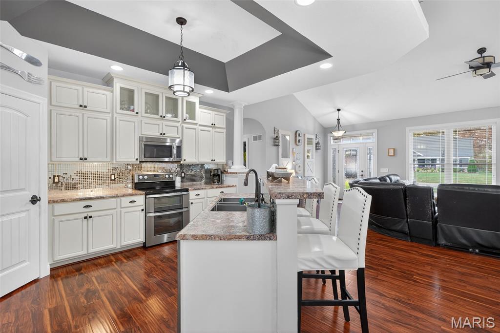 537 Oakbluff Court