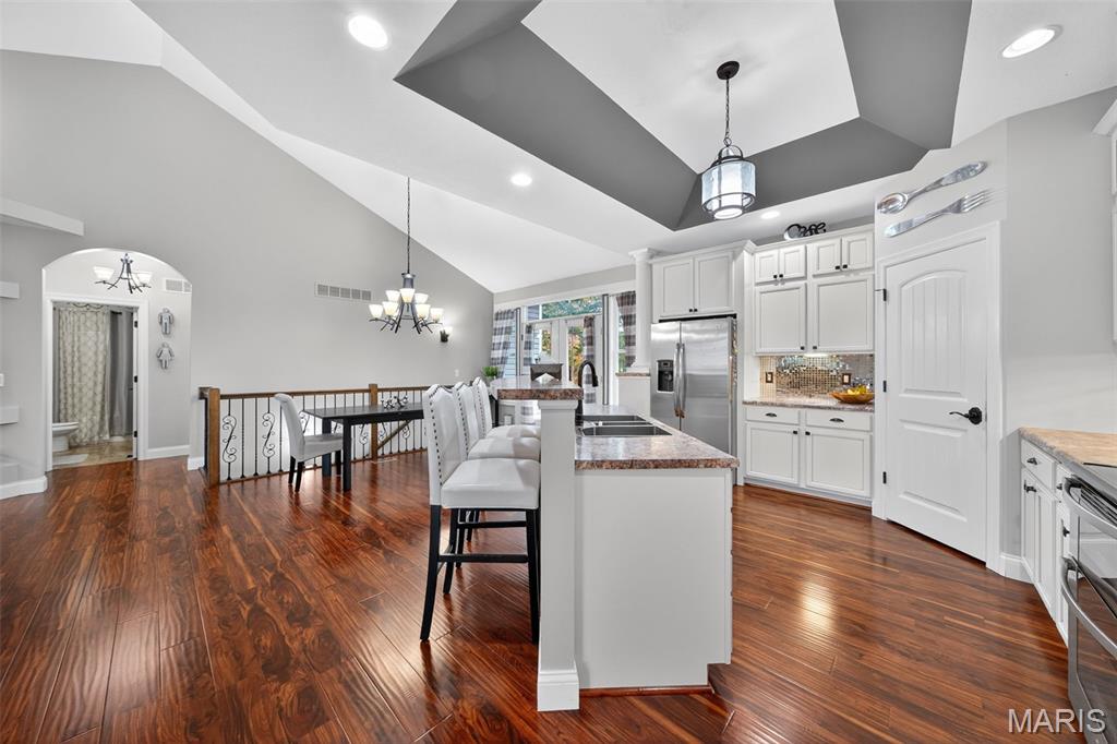 537 Oakbluff Court