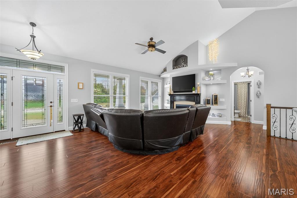 537 Oakbluff Court