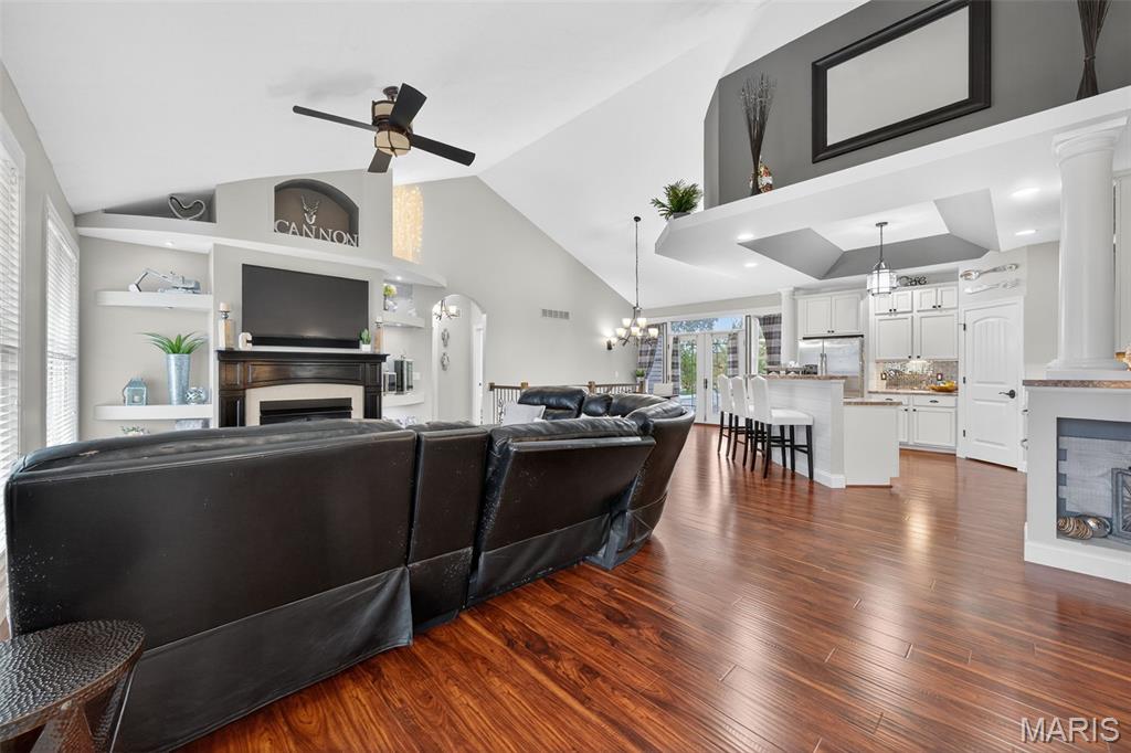 537 Oakbluff Court
