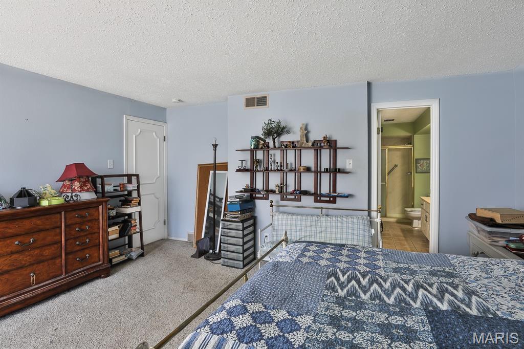 922 N Claytonbrook Drive Unit: 1