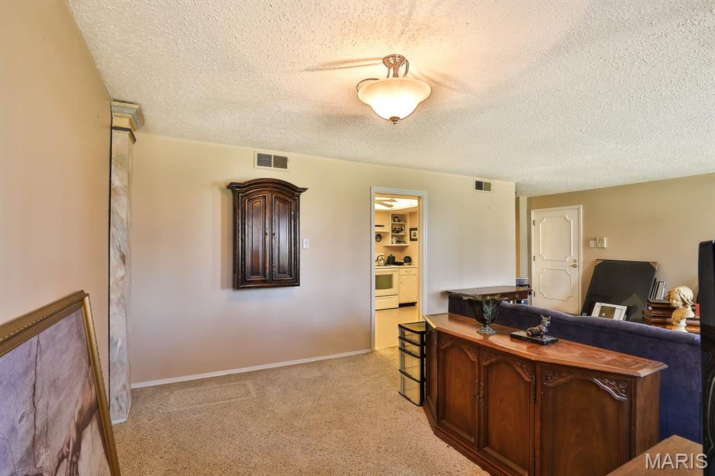 922 N Claytonbrook Drive Unit: 1