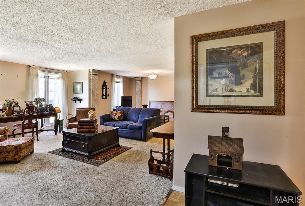 922 N Claytonbrook Drive Unit: 1