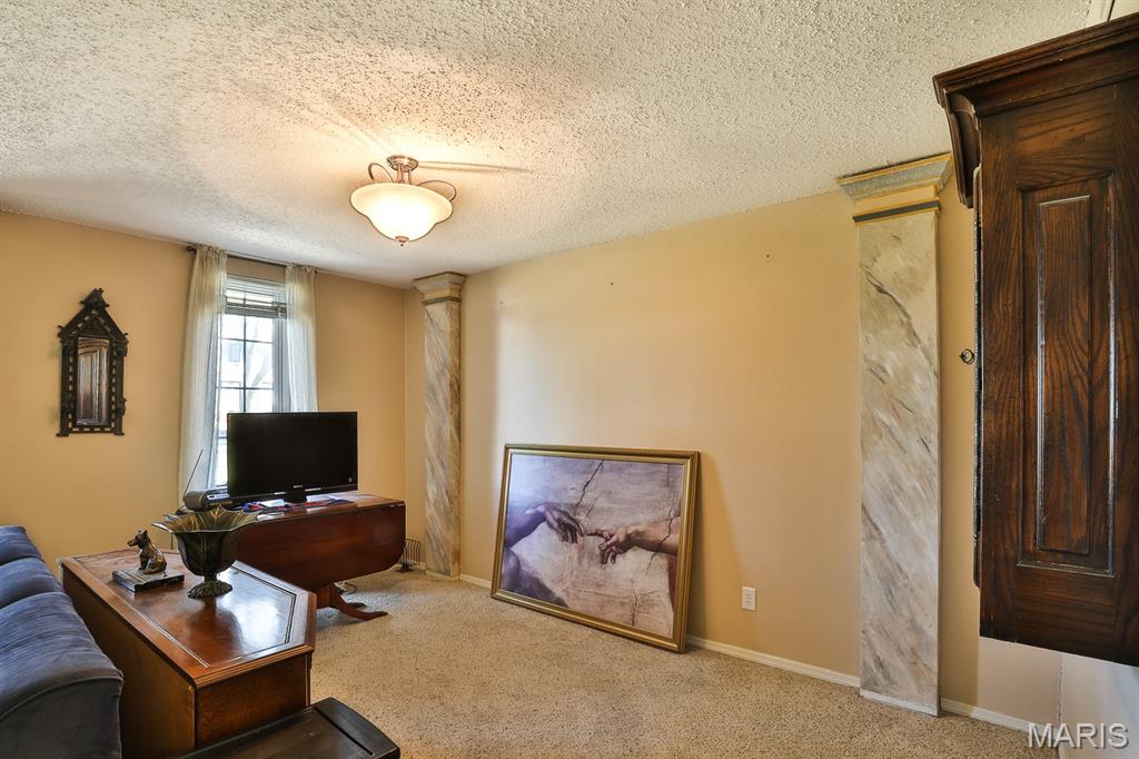 922 N Claytonbrook Drive Unit: 1