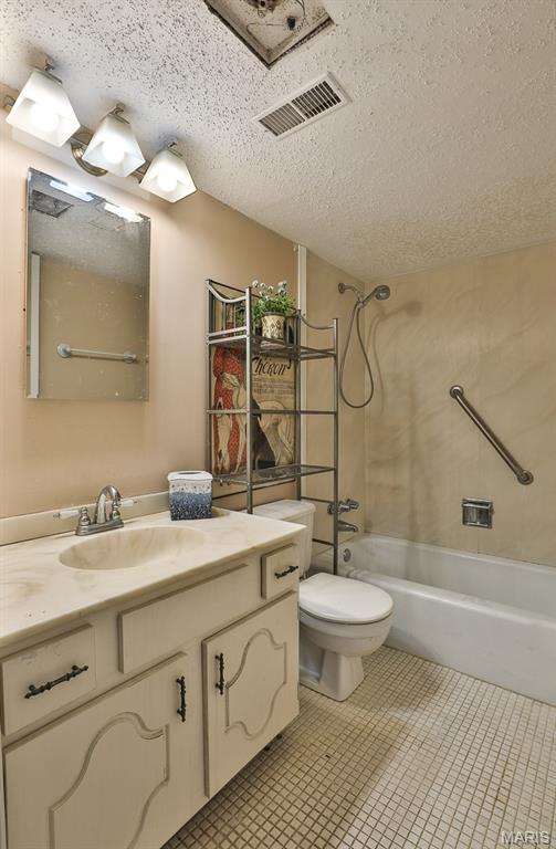922 N Claytonbrook Drive Unit: 1