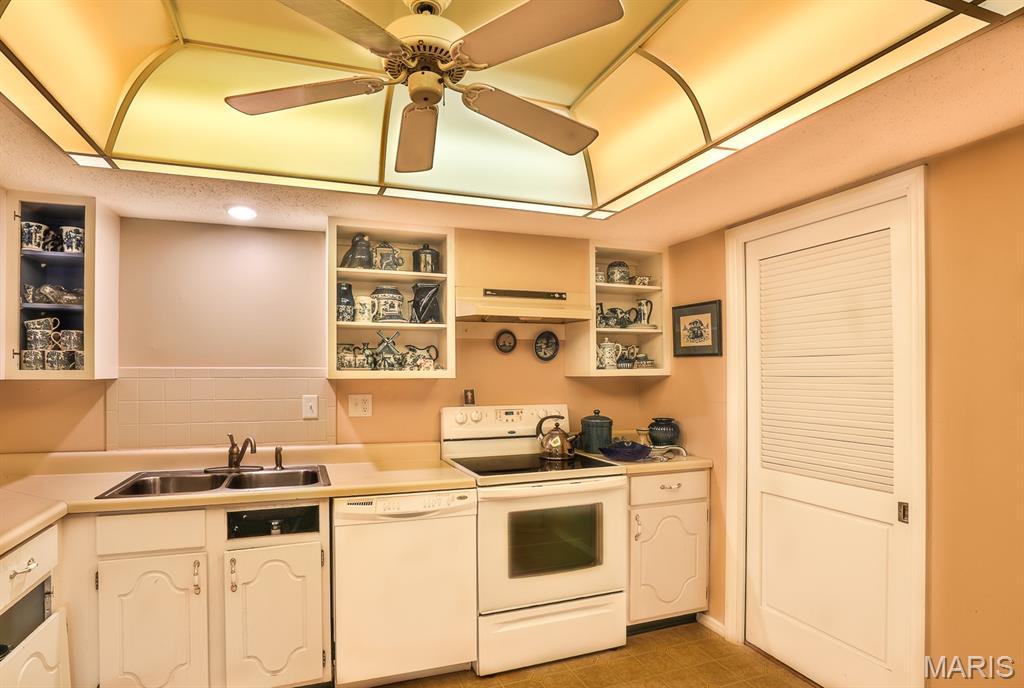 922 N Claytonbrook Drive Unit: 1
