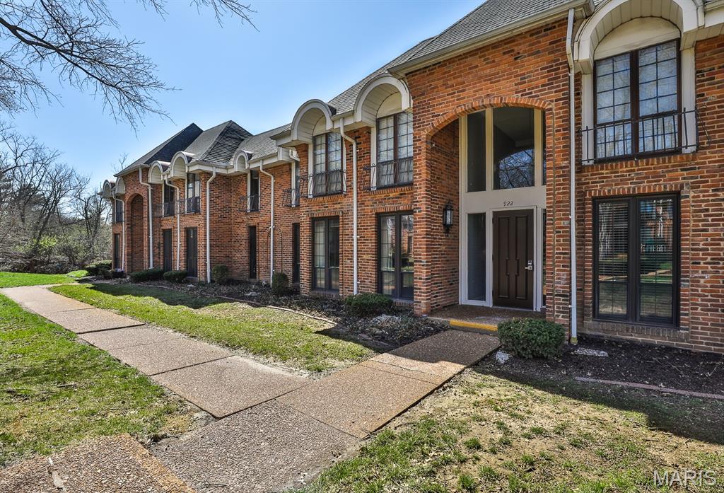 922 N Claytonbrook Drive Unit: 1