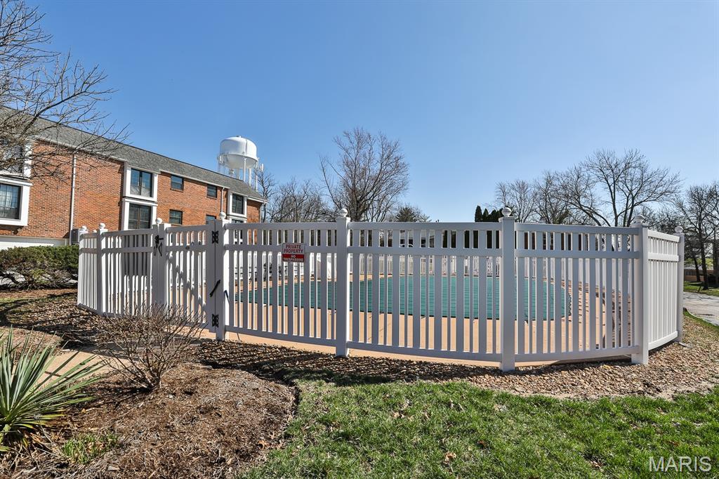 922 N Claytonbrook Drive Unit: 1