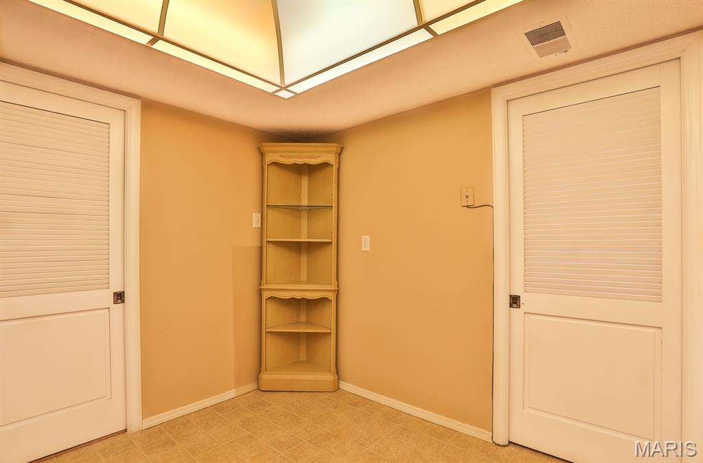 922 N Claytonbrook Drive Unit: 1