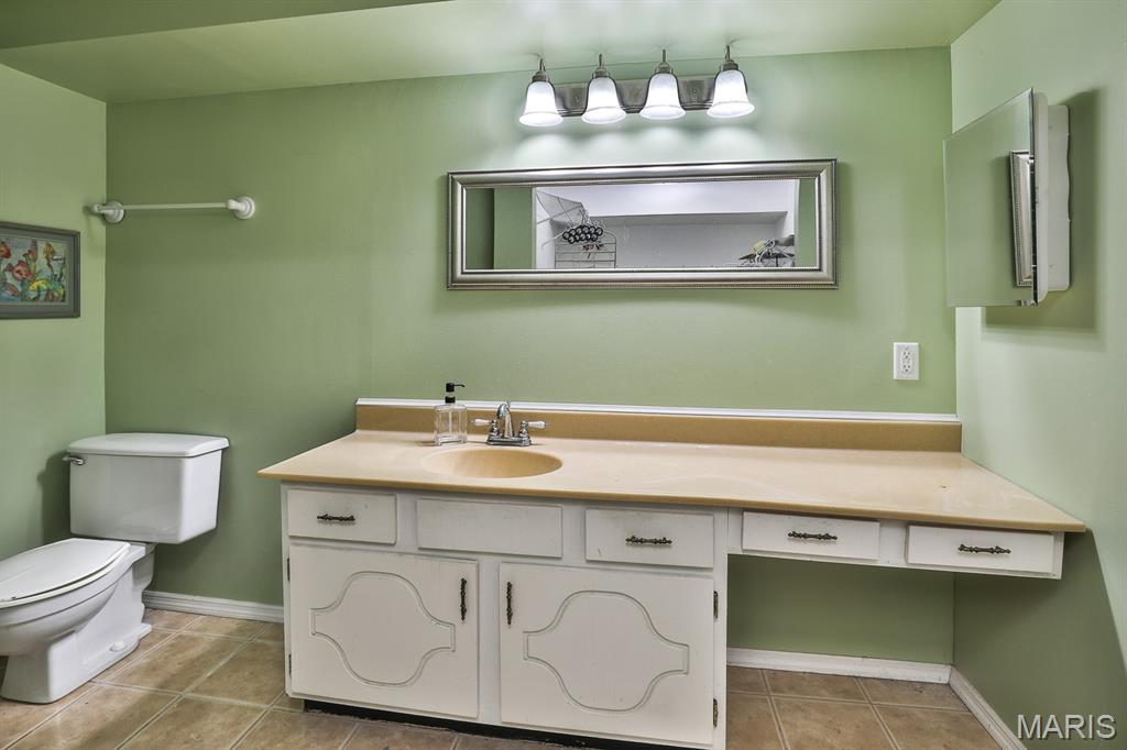 922 N Claytonbrook Drive Unit: 1