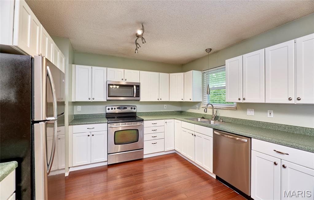 6001 La Chateau Court