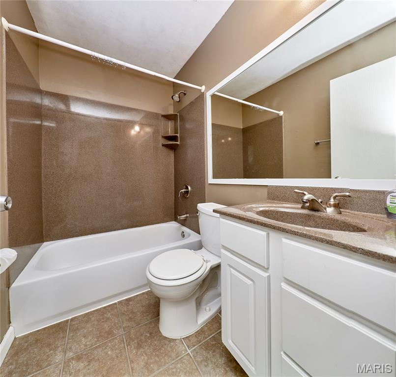 6001 La Chateau Court