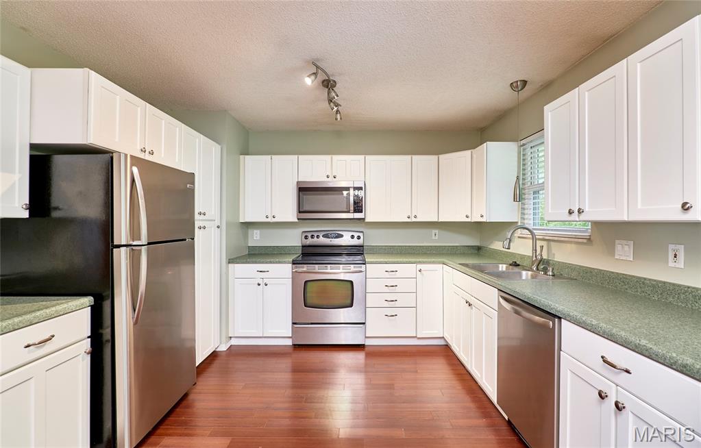 6001 La Chateau Court