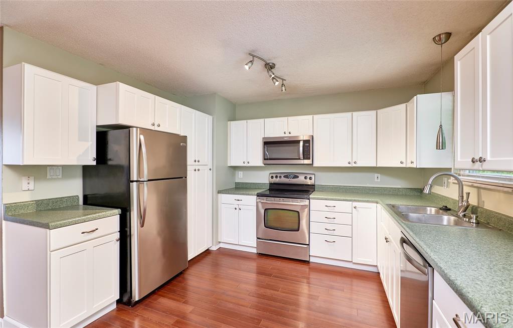 6001 La Chateau Court