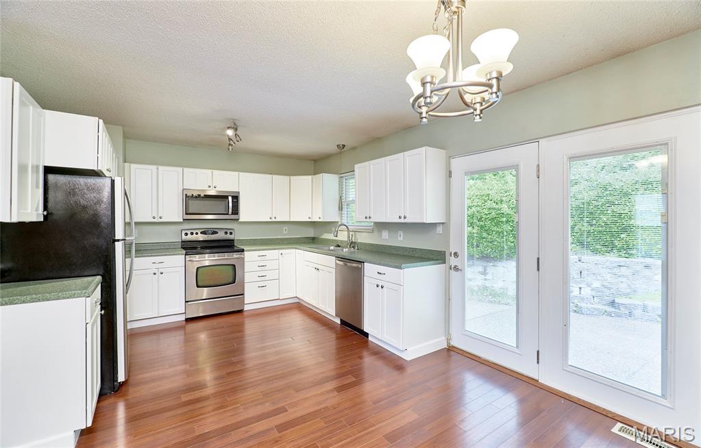 6001 La Chateau Court