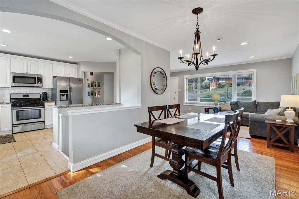 11 Hedgewood Lane