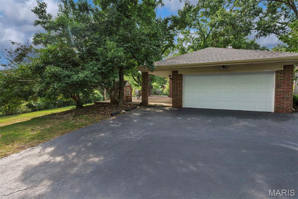 11 Hedgewood Lane