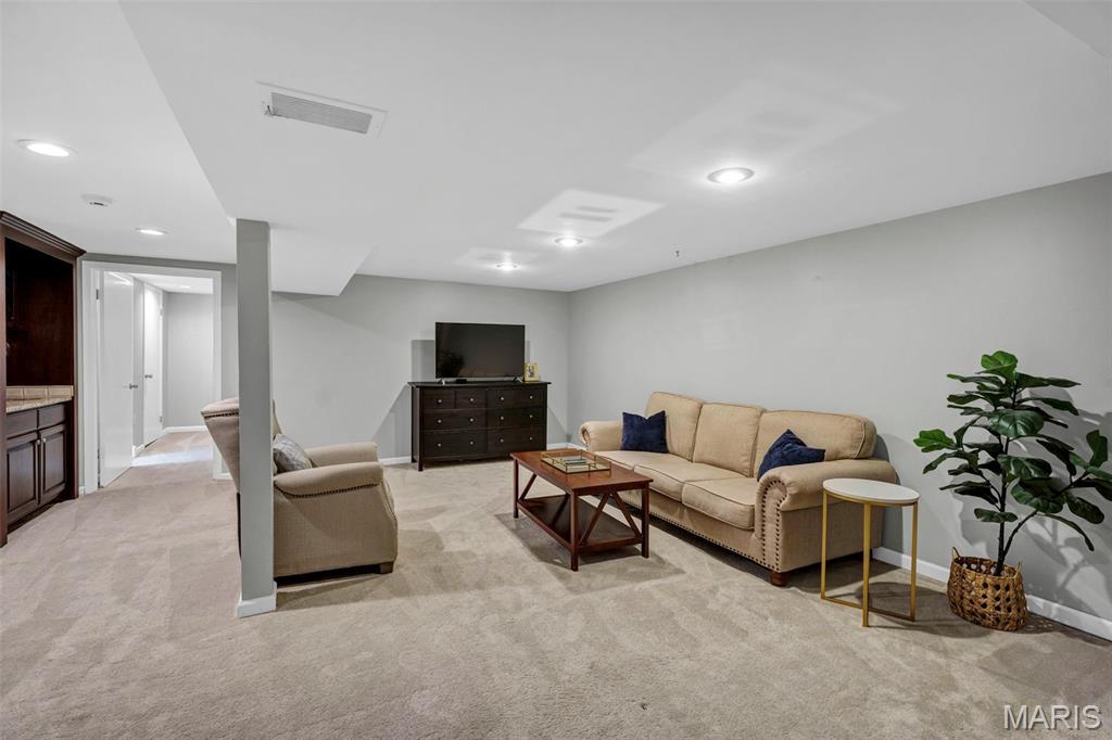 11 Hedgewood Lane