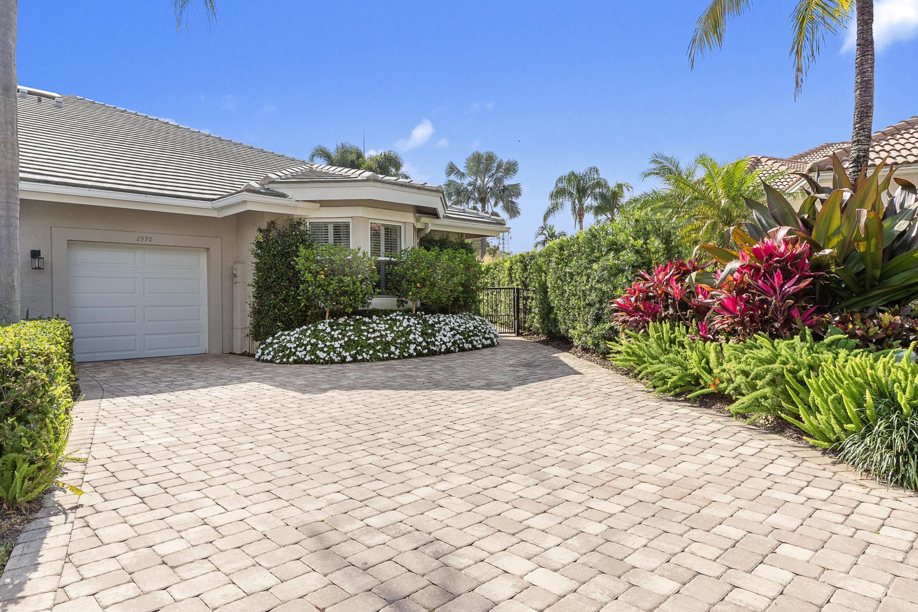 2990 SW Twin Oaks Way