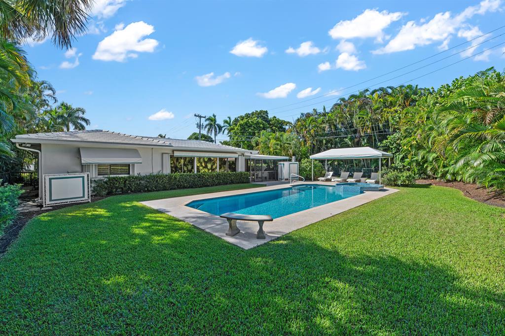 328 N Lakeside Drive