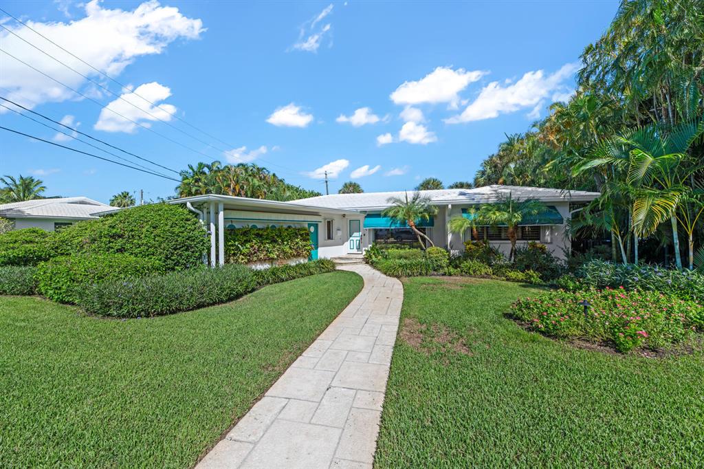 328 N Lakeside Drive
