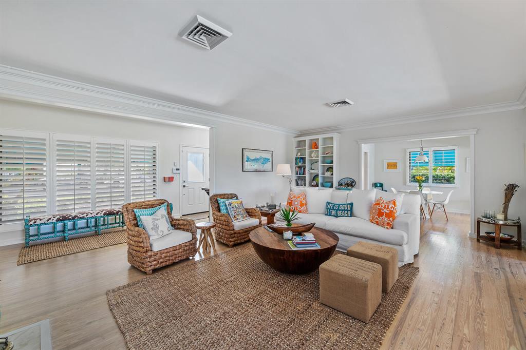 328 N Lakeside Drive