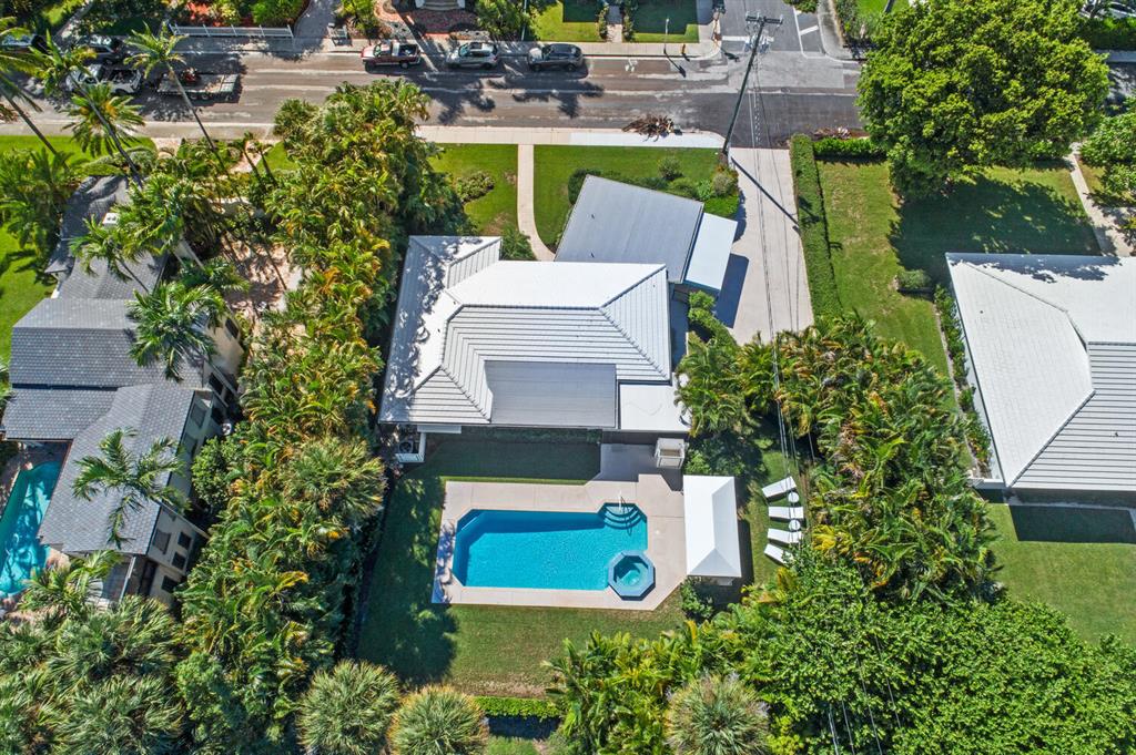 328 N Lakeside Drive