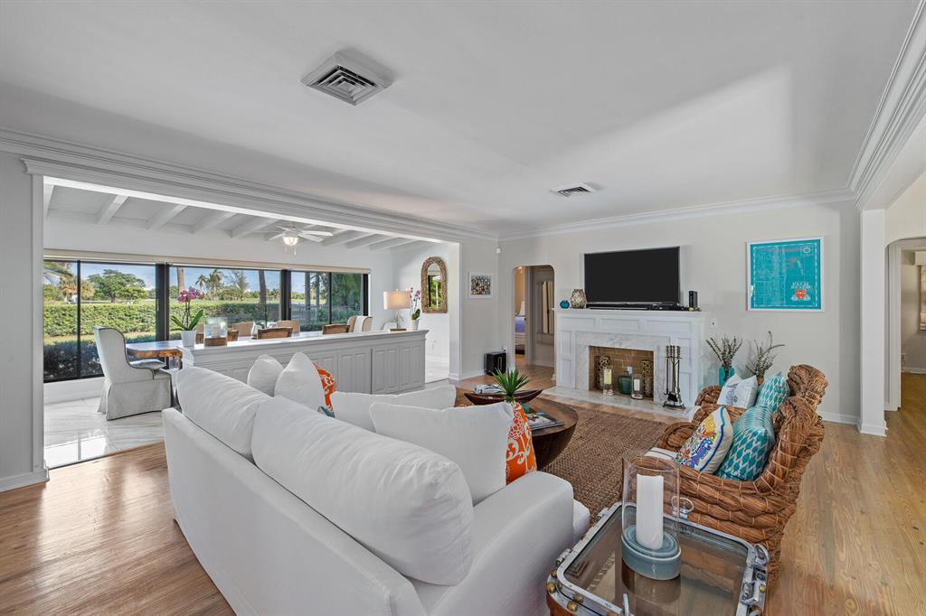 328 N Lakeside Drive