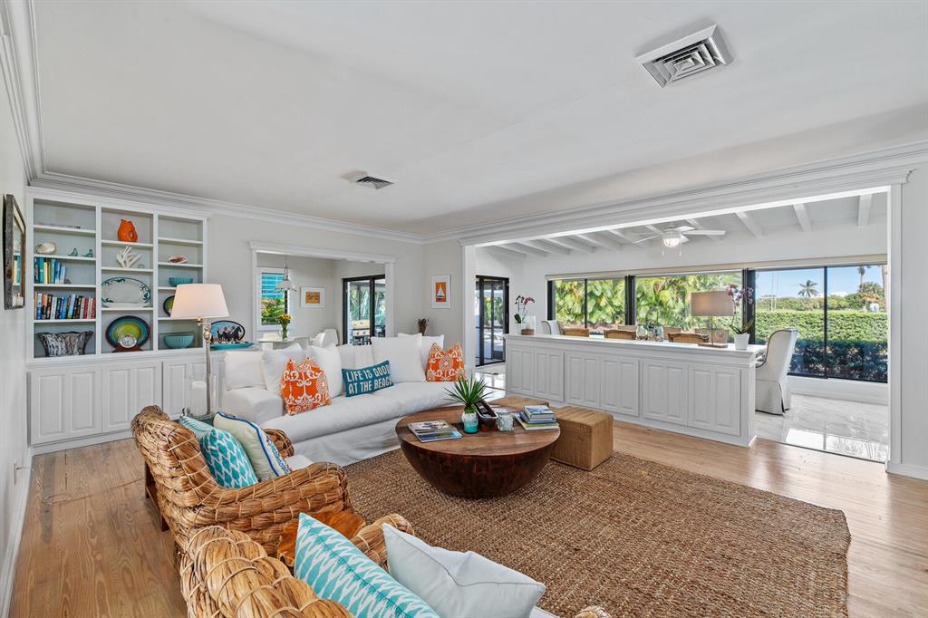 328 N Lakeside Drive