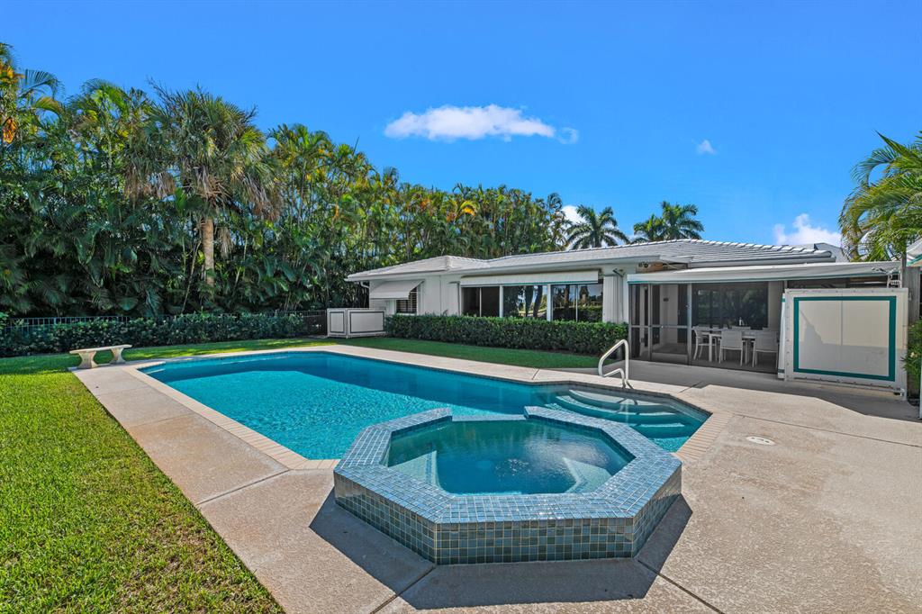 328 N Lakeside Drive