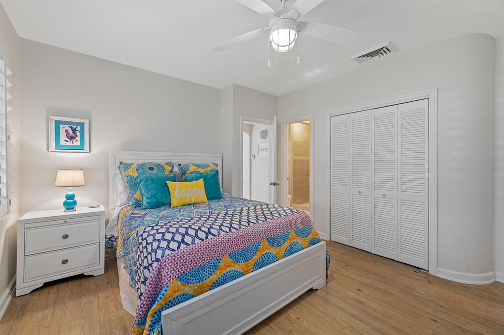 328 N Lakeside Drive