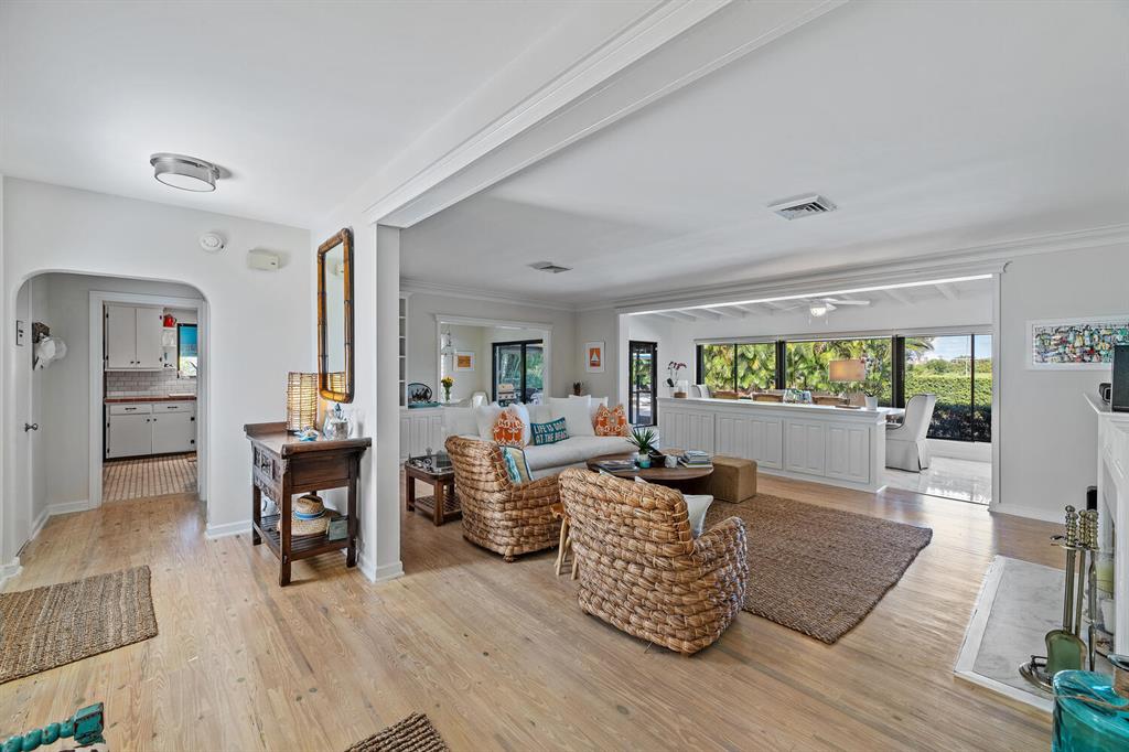 328 N Lakeside Drive