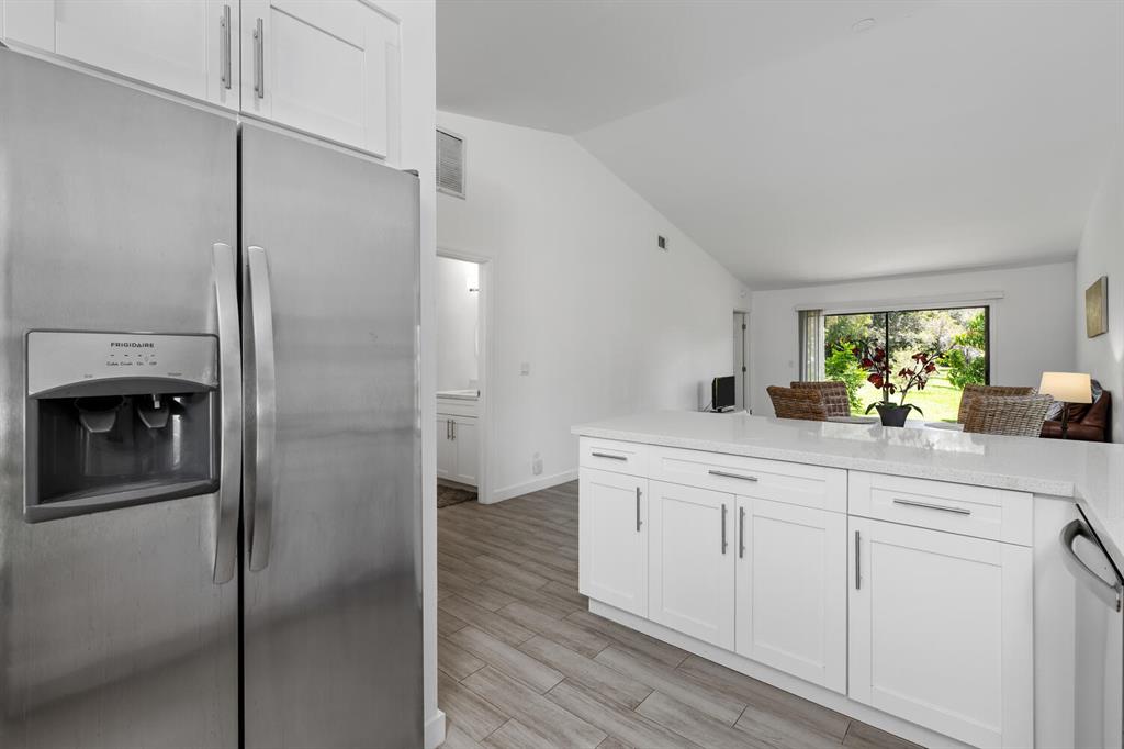 1200 Hyacinth Place