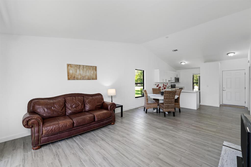 1200 Hyacinth Place