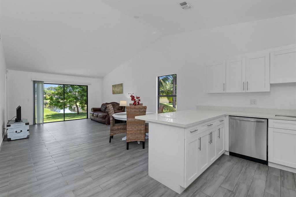 1200 Hyacinth Place