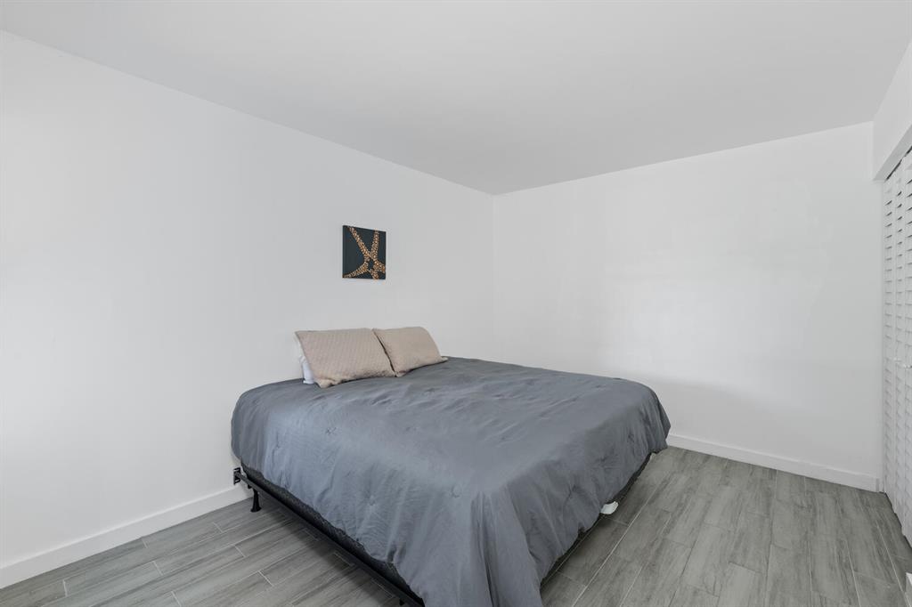 1200 Hyacinth Place