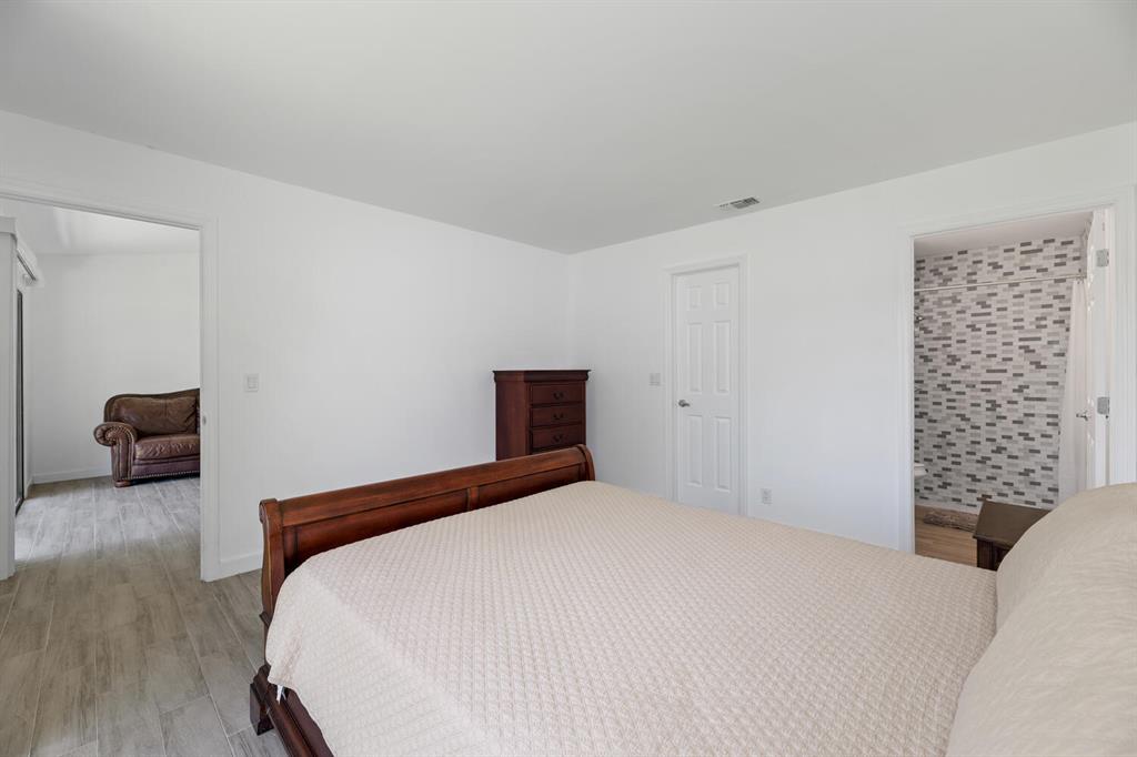 1200 Hyacinth Place