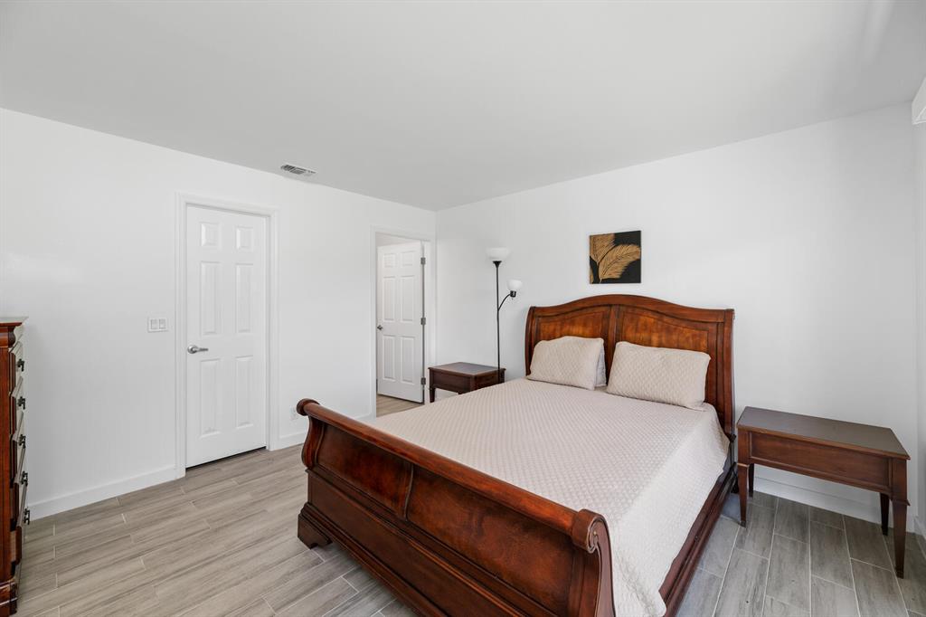 1200 Hyacinth Place