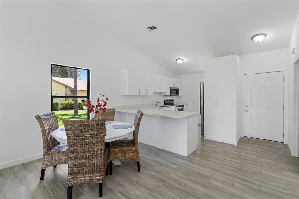 1200 Hyacinth Place