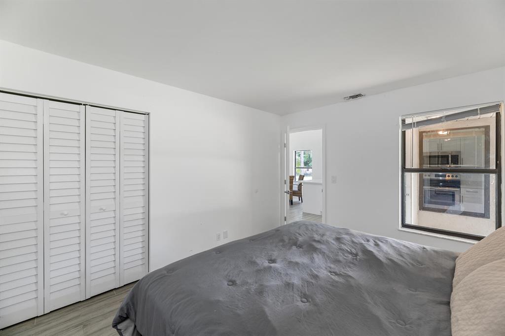 1200 Hyacinth Place