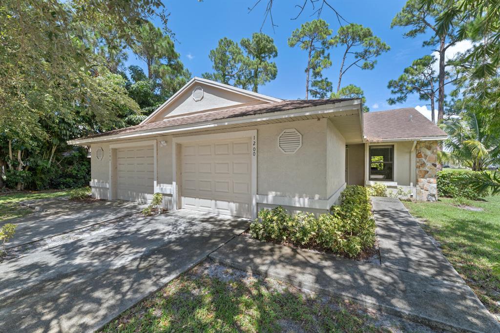 1200 Hyacinth Place