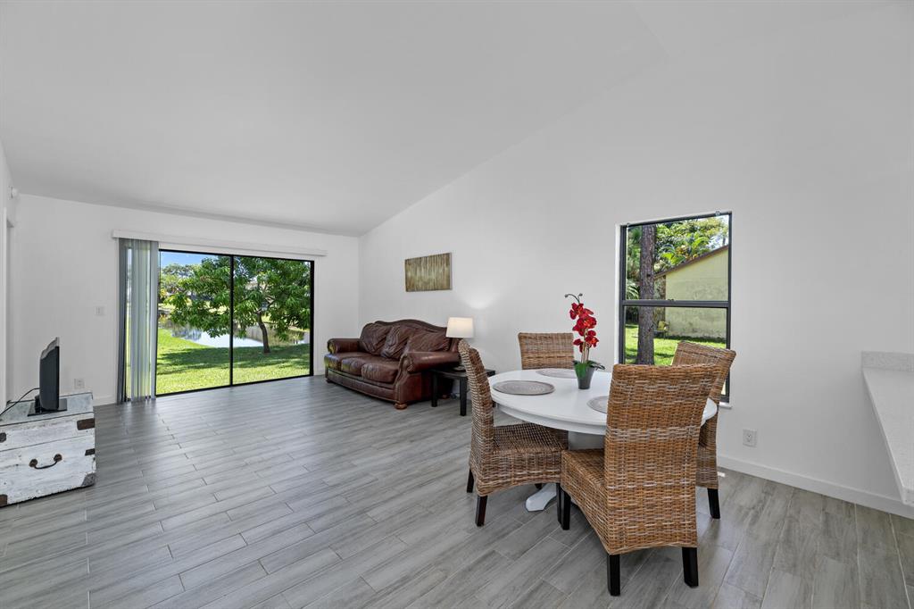 1200 Hyacinth Place