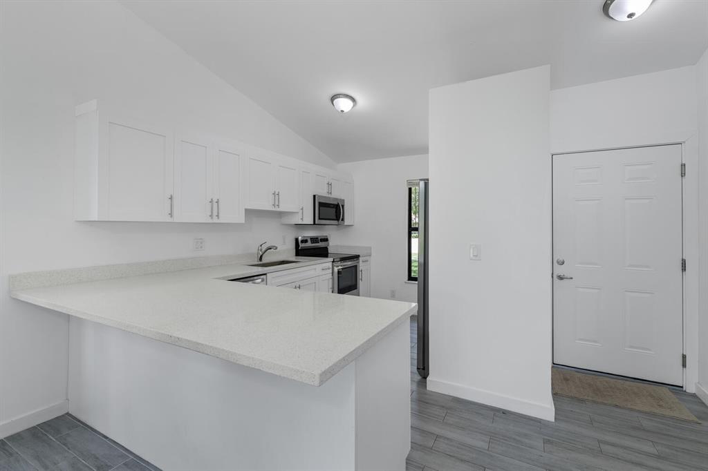 1200 Hyacinth Place