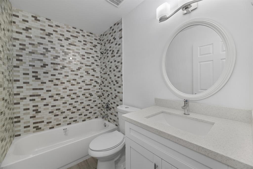 1200 Hyacinth Place