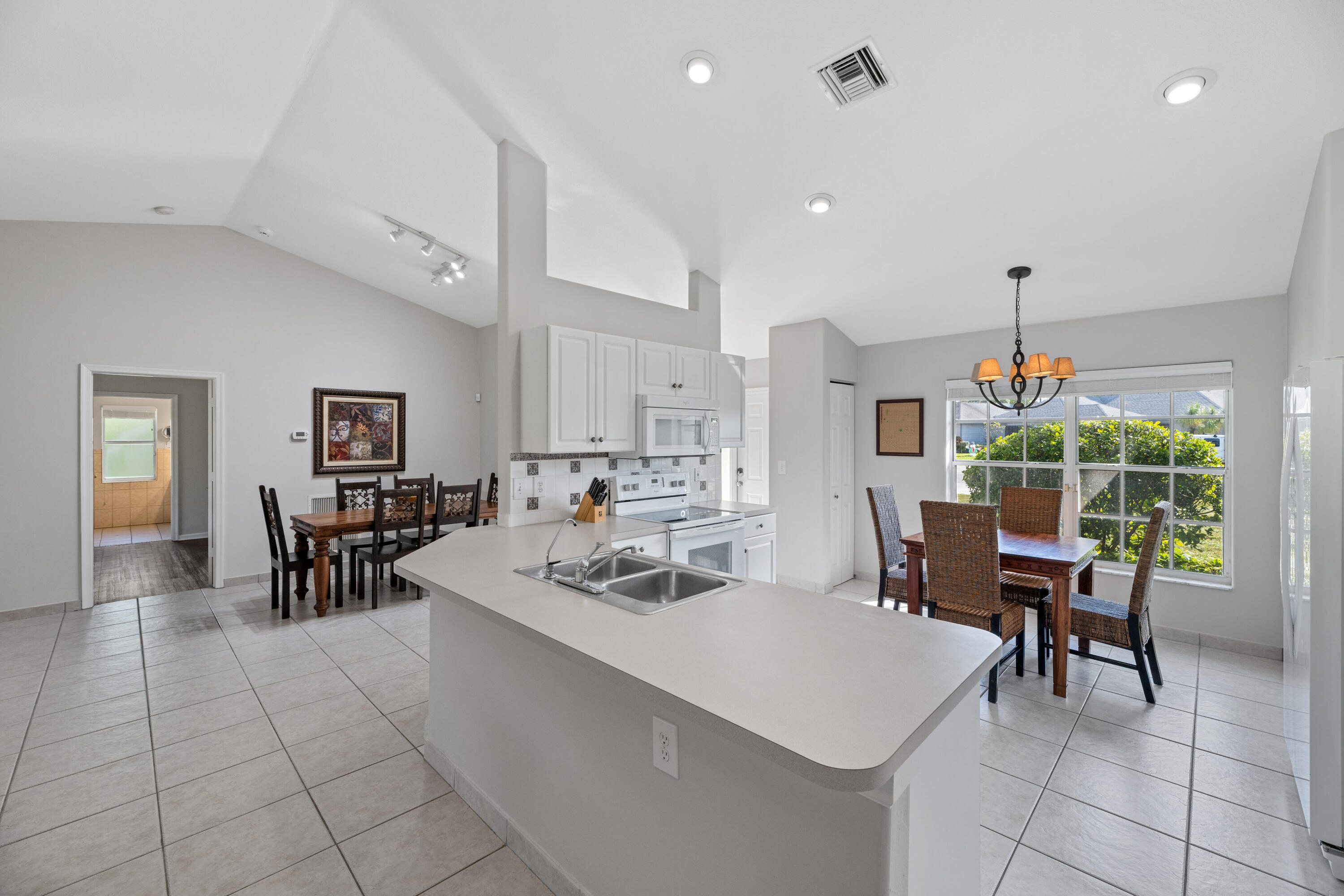 1094 Raintree Lane