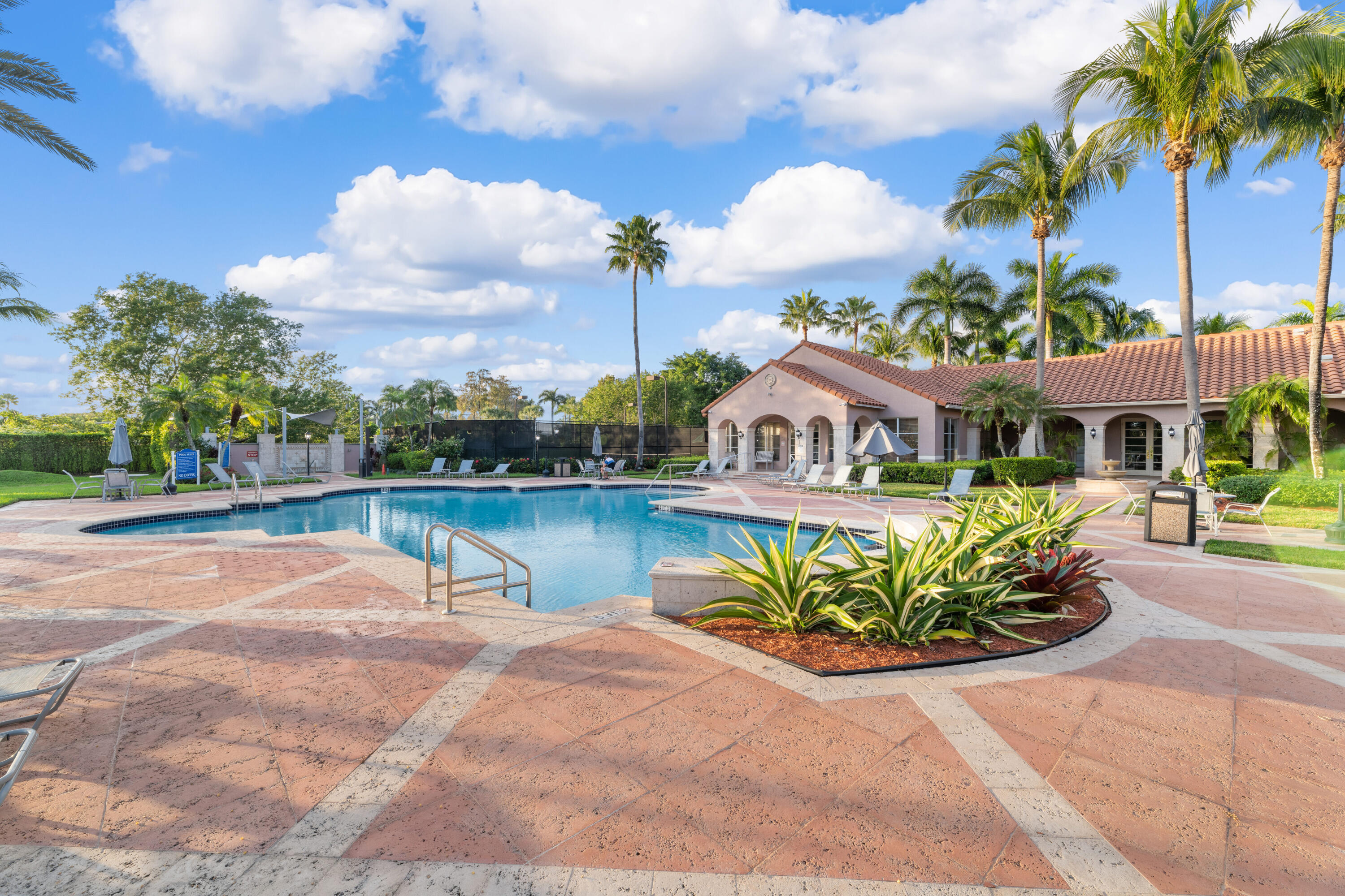 11770 Saint Andrews Place 305