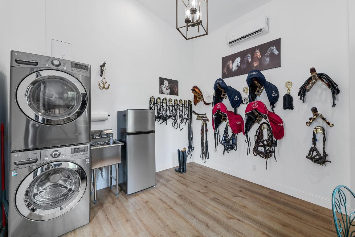 2381 Buck Ridge Trail